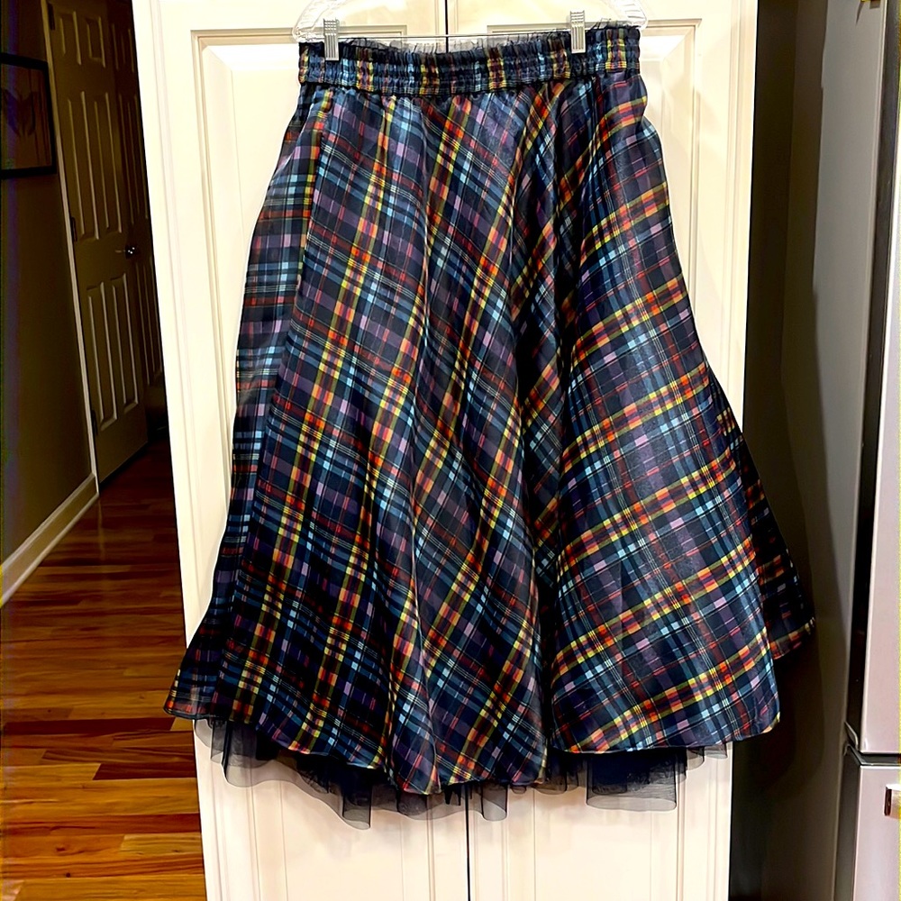 Tulle skirt w/ plaid overlay. Halogen & Atlantic+ Pacific. Size large